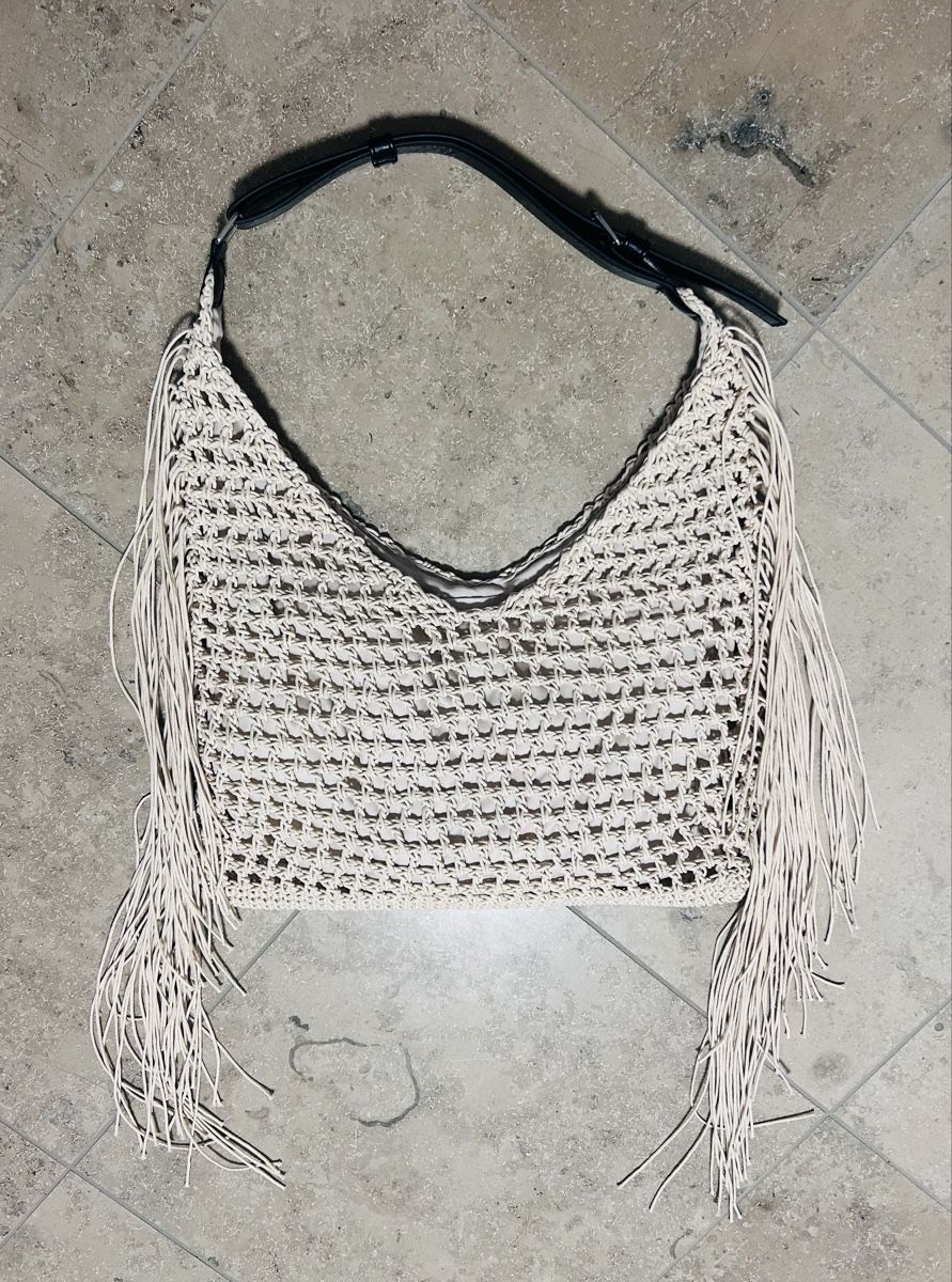 Sacs femmes: Tasche gehäkelt beige mit Fransen, NEU – Neuf avec emballage d'origine à Zürich par diva1972