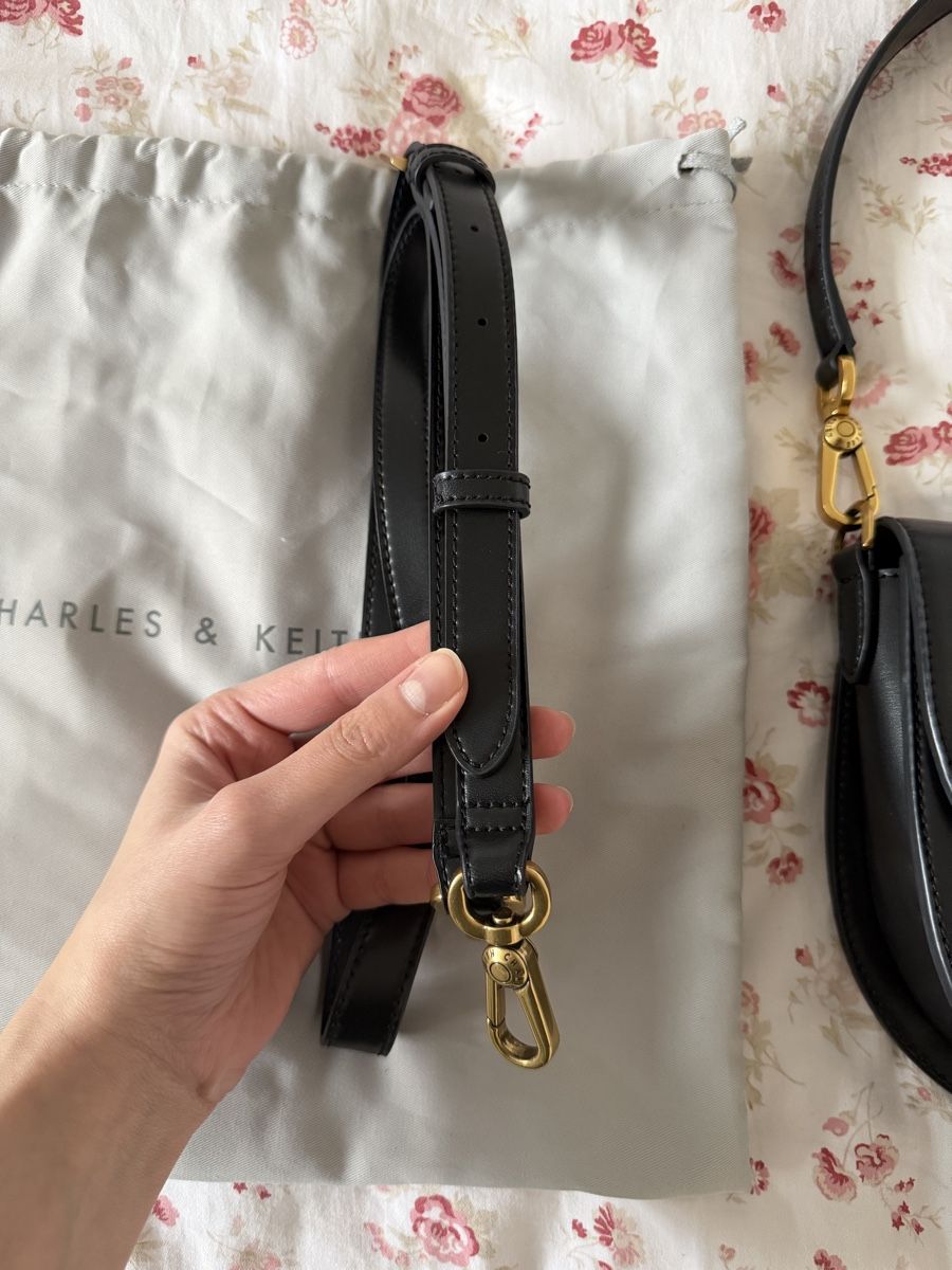 Sacs femmes: Charles & Keith Tasche  – D'occasion à Fribourg par DayaneH. 5