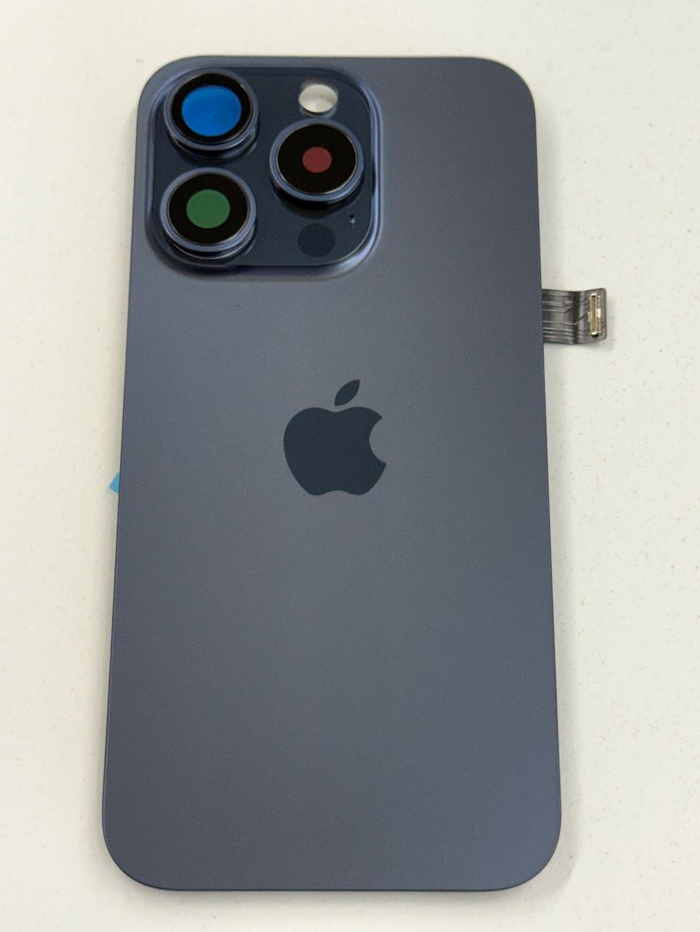 Apple Telefoni cellulari / Smartphones: Vitre Arrière pour iPhone 15 Pro avec NFC | Flash – Nuovo e nell'imballaggio originale da Zug venduto da ElPhone