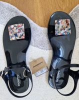 Neue Sandalen Gummi Gr. 39 Zehentrenner schwarz