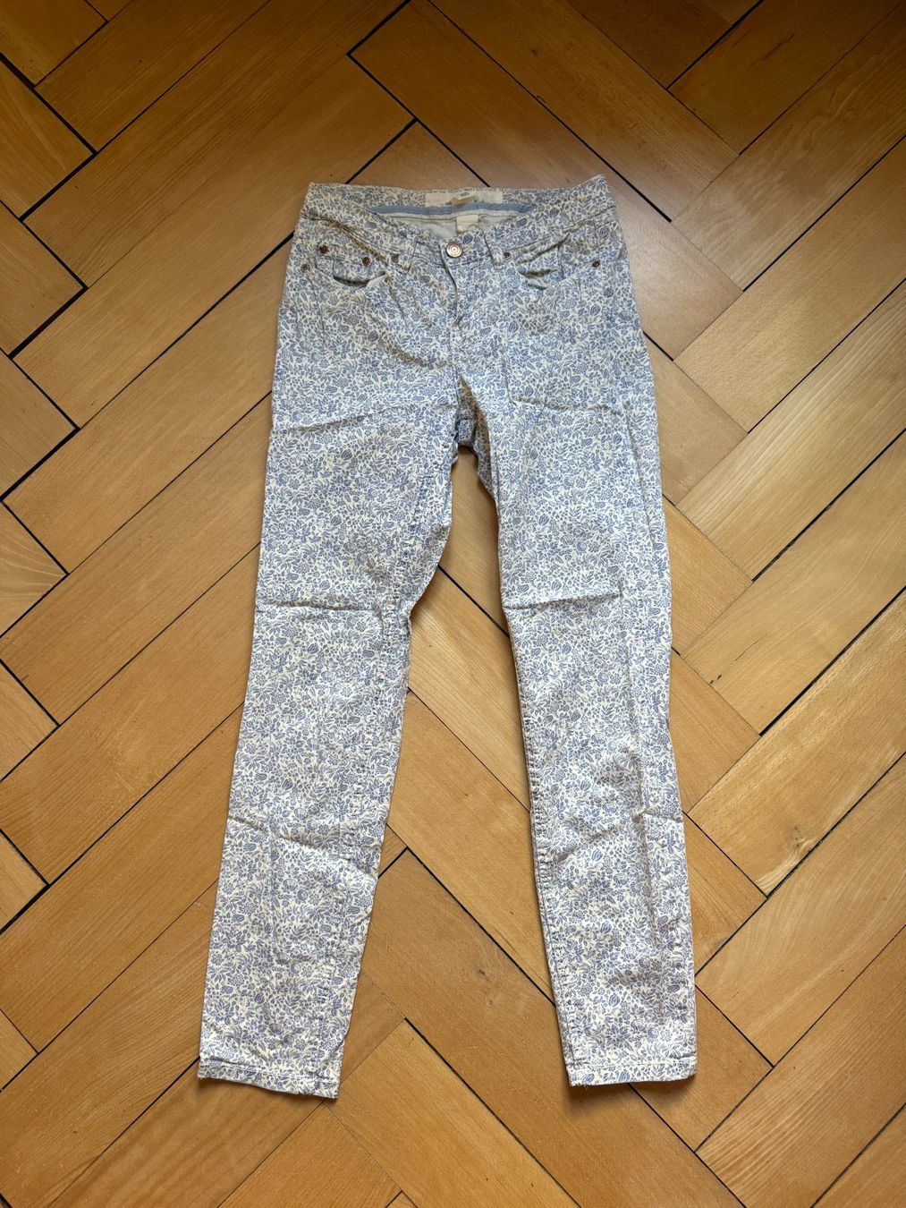 H&M Hosen: Hose blau-weiss gemustert 34 – Gebraucht aus Zürich von Diazaio