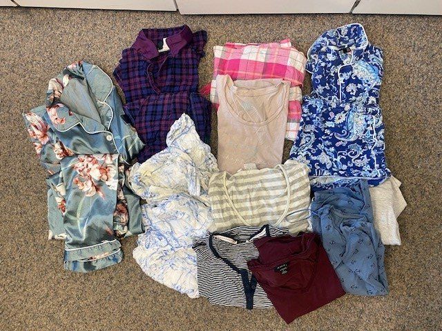 Negligees & Pigiami: Diverses Pyjamas Grosse S_M – Usato da Wängi venduto da Bmo