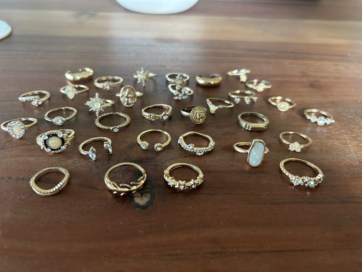 Ringe: Modeschmuck Ringe Set 32 Stk. Goldfarben💛 – Gebraucht aus Sursee von ramona0406 2