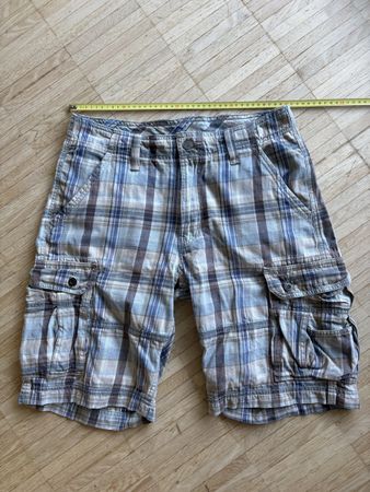 Levi's Cargo Shorts, Size 32, Plaid