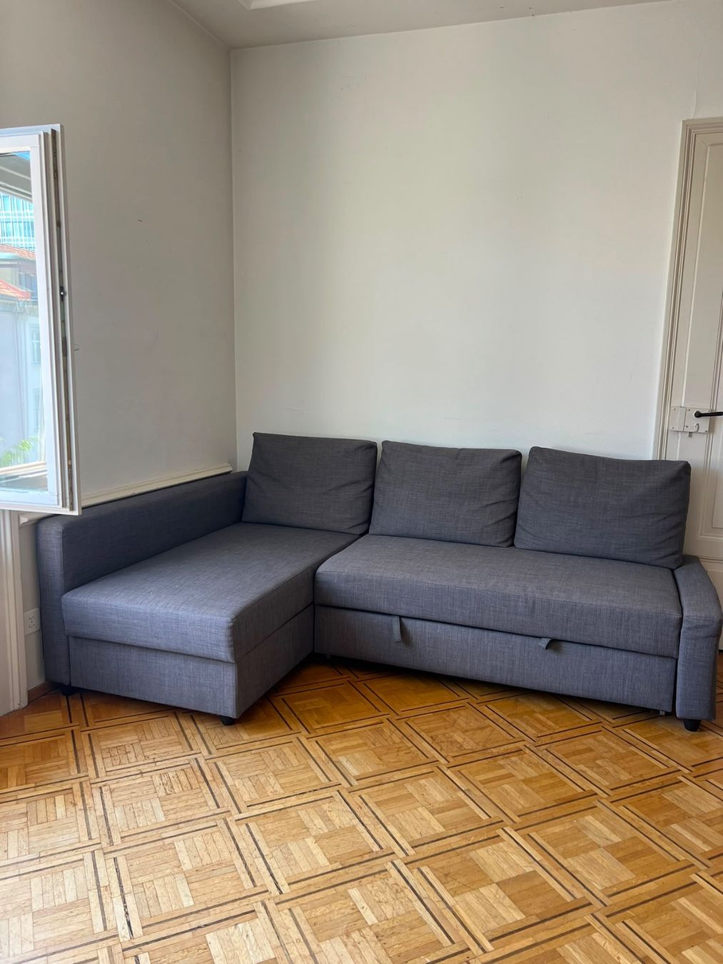 Ikea Sofas: Sofa, Couch, Eckbettsofa mit Bettkasten, IKEA "Friheten" – D'occasion à St. Gallen par winterhannah 1