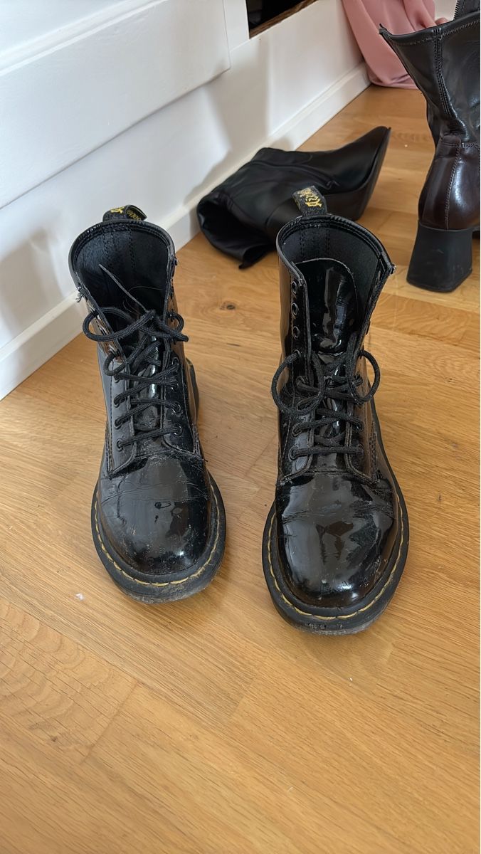 Dr. Martens Scarpe da uomo: Dr. Martens Lackleder Stiefel, Grösse 38, – Usato da Bern venduto da jasmin_mmm