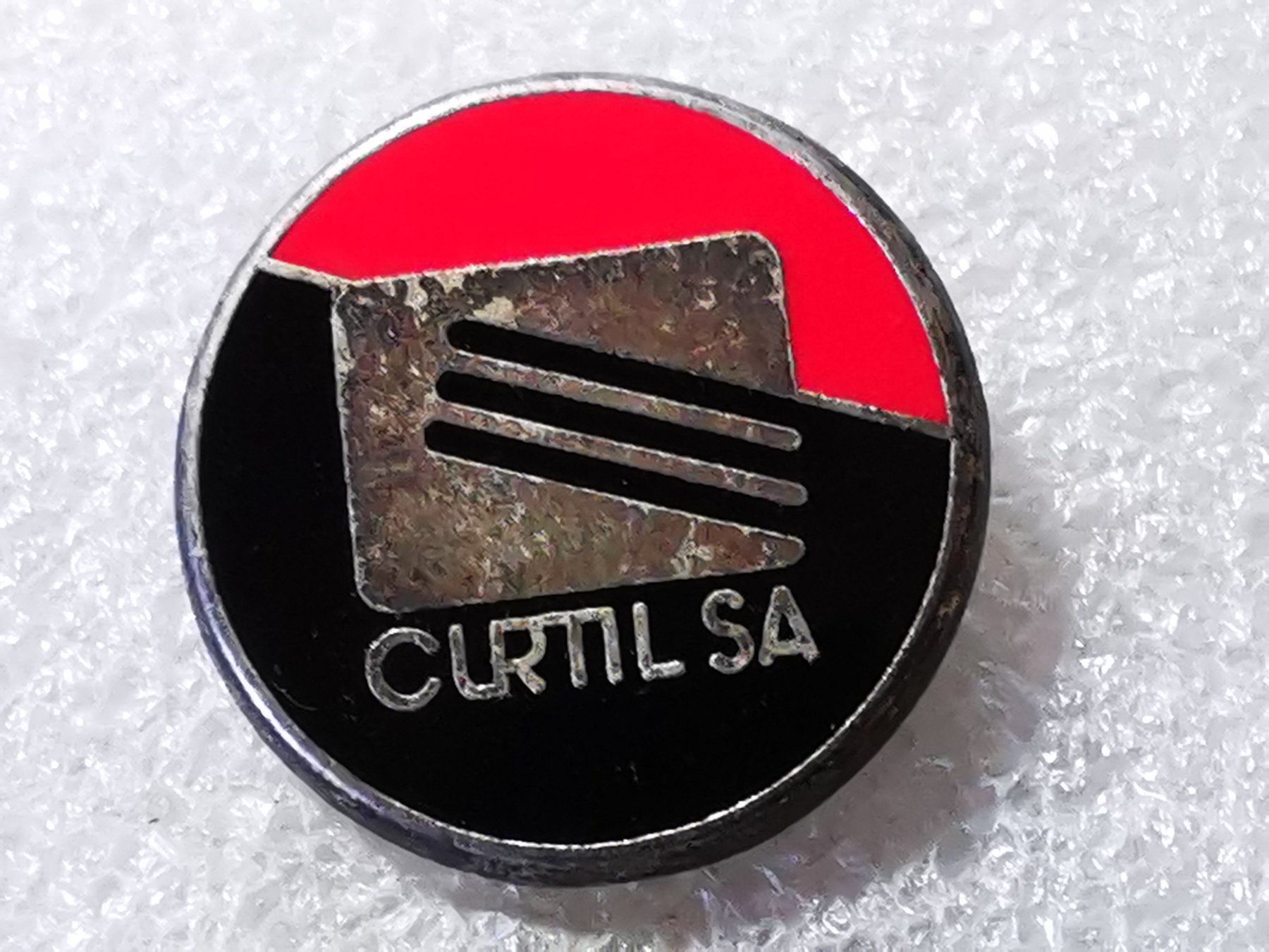 Placchette & Badge: Ansteckpin 46: Curtil Sa – Usato da Oppligen venduto da Pin-Fall-Shop