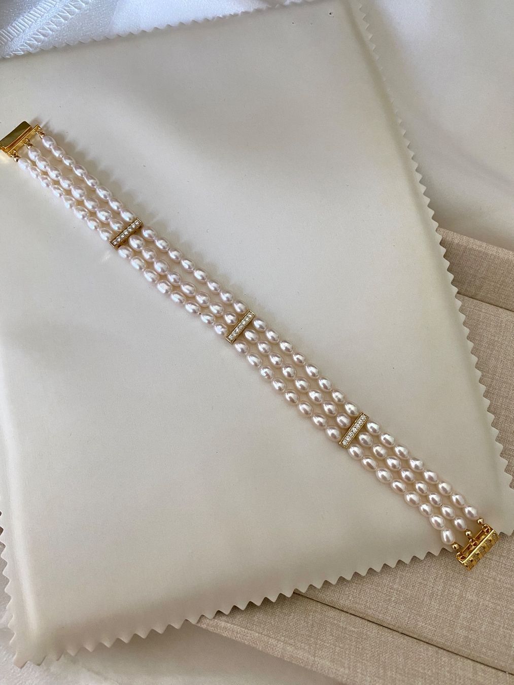 Bracciali & Braccialetti: dreifach Süsswasserperlen/Perlen Armbänder – Nuovo e nell'imballaggio originale da Sarnen venduto da Yingsperlen4