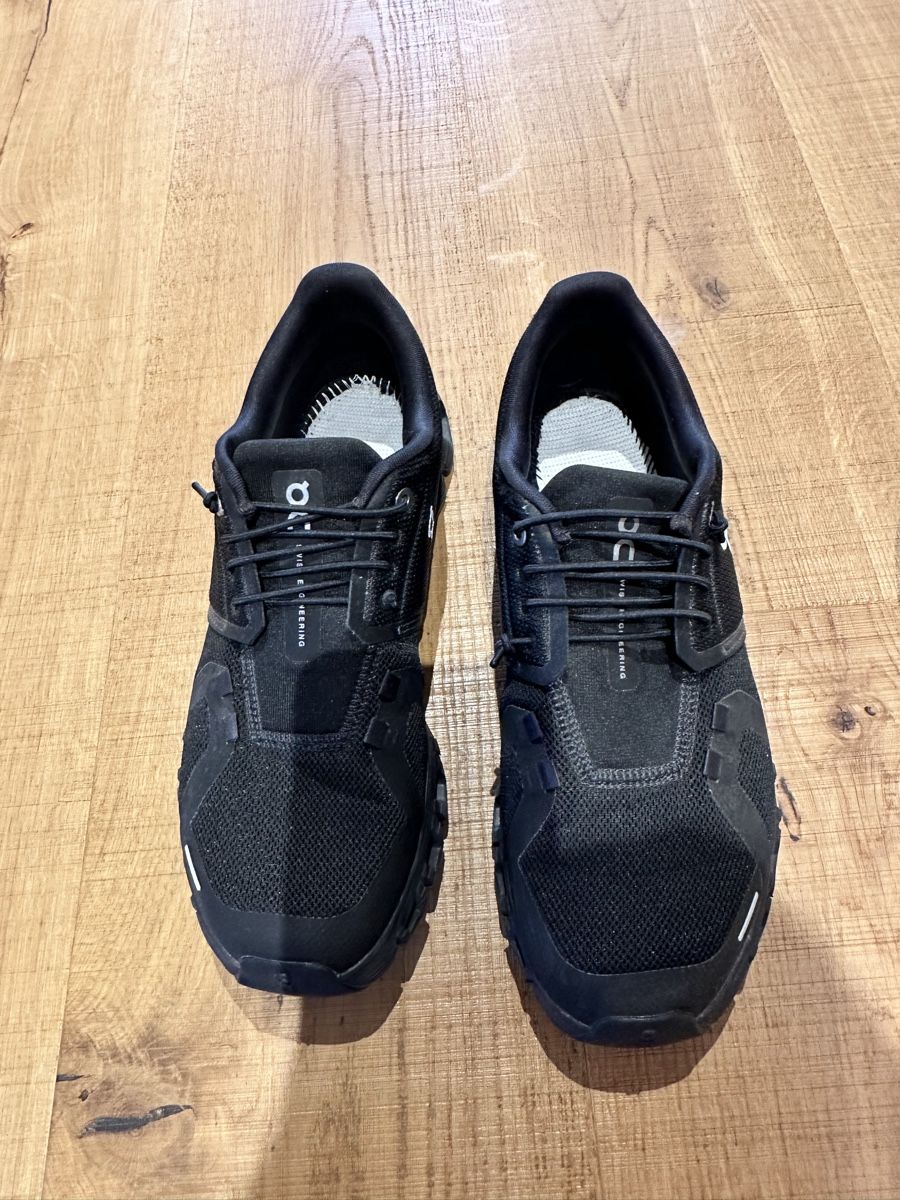 On Damenschuhe: On Running Sneaker Cloud schwarz Grösse 40.5  – Gebraucht aus Reutigen von ann_9mq9
