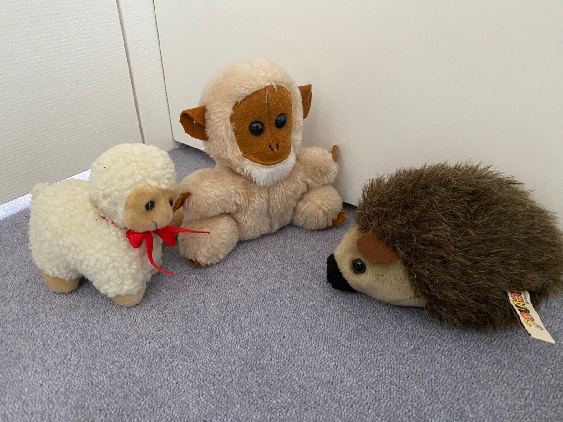 Giocattoli: 3 kleine herzige Plüschtiere Schaf, Affe, Igel – Usato da Einsiedeln venduto da PaedeK84