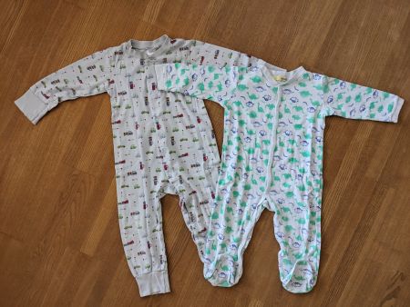 2 Pyjamas Grösse 86