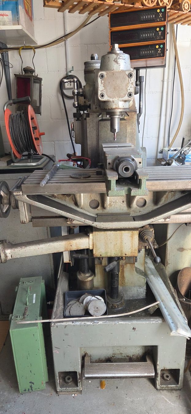 Schaublin Tutte le macchine: Fräsmaschine Schaublin 13 – Usato da Einsiedeln venduto da Emausi