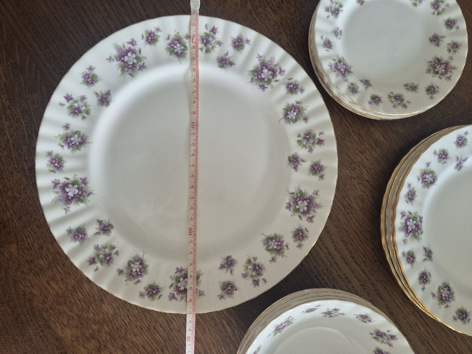 Royal Albert Services de table: Antique Royal Albert England Sweet Violets dinnerware set – D'occasion à Horgen par yej_n6rr 1