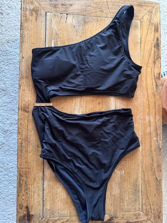 Badekleid Gr. M schwarz, Oysho