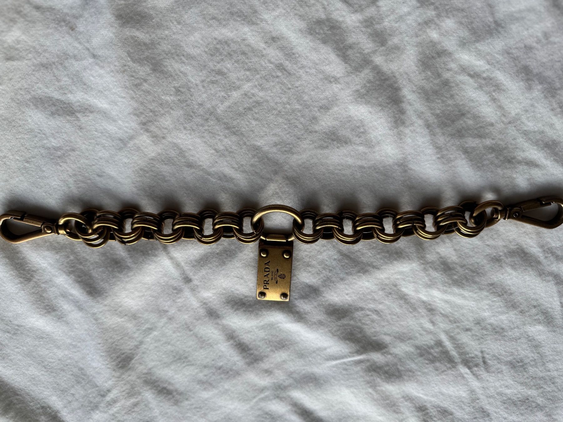 Prada Catenine: RARER PRADA TASCHEN KETTE / ANHÄNGER IN MESSING – Usato da Binningen venduto da Chaussie 4