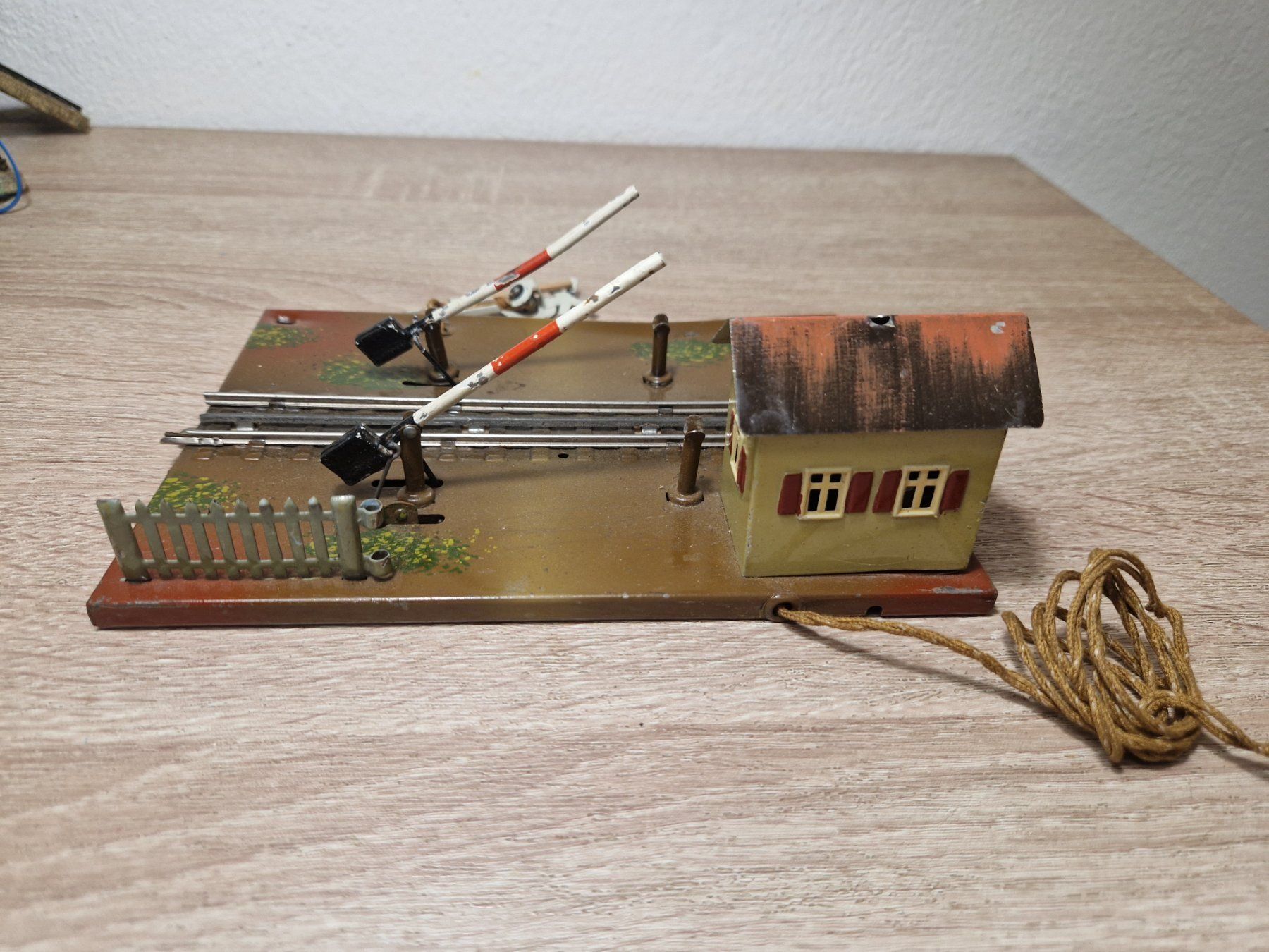 Märklin Modellini di ferrovie: Märklin 458 EM Bahnübergang H0 – Usato da St-Aubin-Sauges venduto da Lo_Go 1
