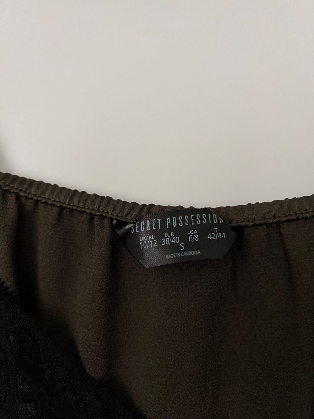 Tops: Top mit Spitze, dunkelgrün, Grösse 38/40 – Gebraucht aus Abtwil SG von chi_yh9f 1