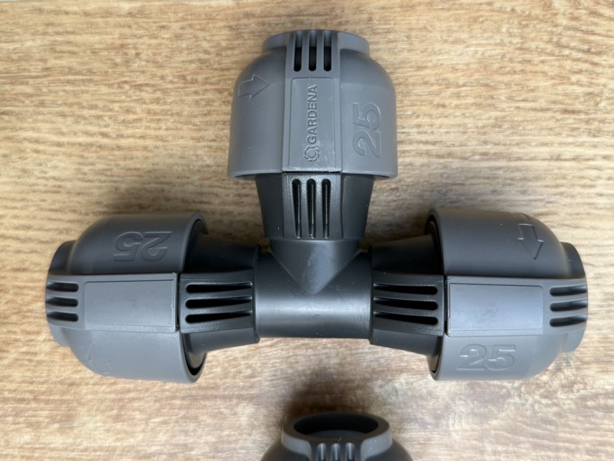 Gardena Tubi & Tubi flessibili: Teile zu Gardena Bewässerungssystem 25mm – Nuovo (secondo la descrizione) da Oetwil am See venduto da Luckyluke1 3