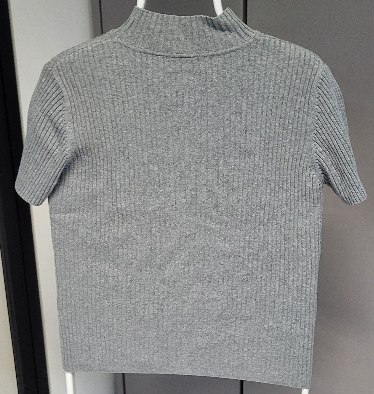 Maglioni & Felpe: Kurzarm Pulli Grau Gr. M Priority – Usato da Figino venduto da mayam63