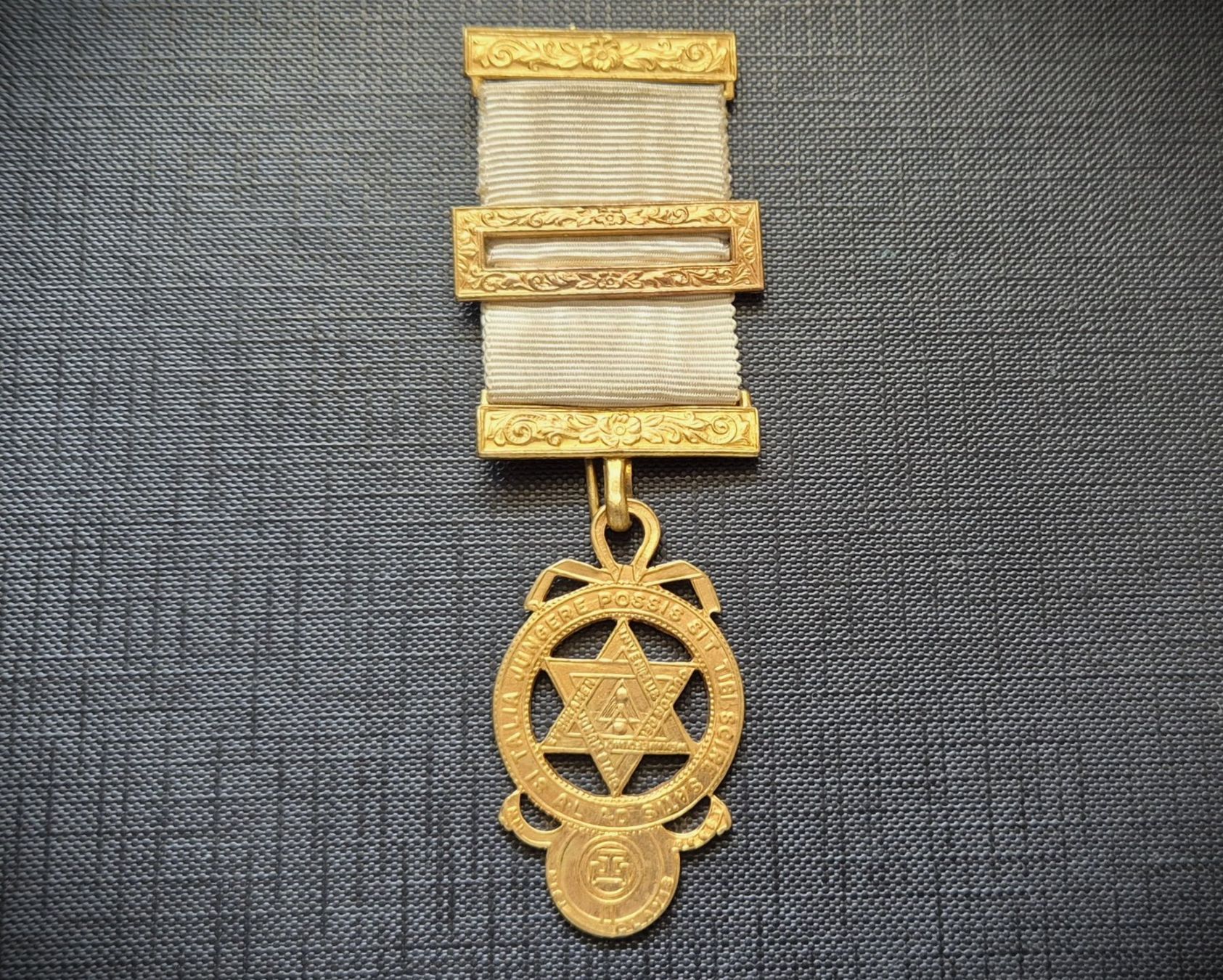 Placchette & Badge: alter englischer Freimaurer-Orden – Usato da Zürich venduto da brinkosos
