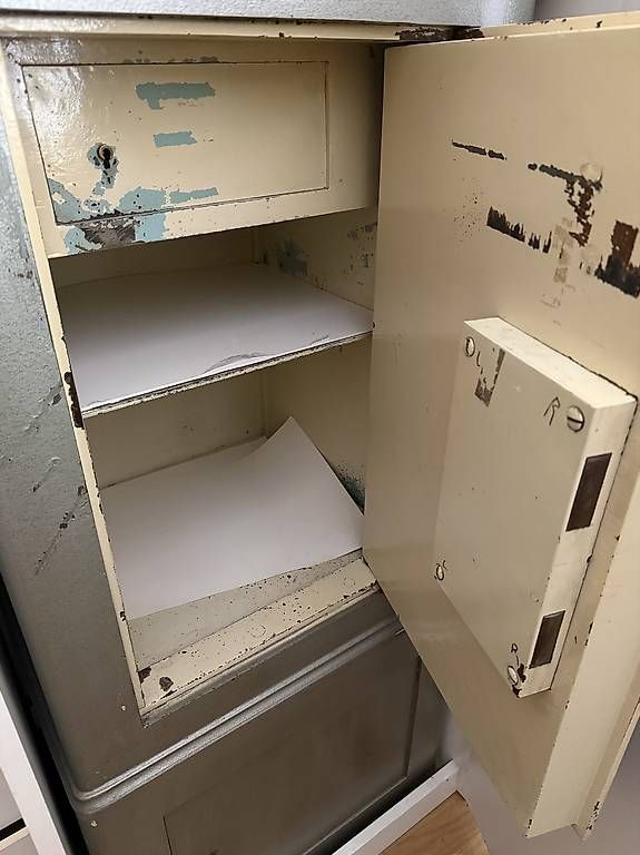 Casseforti: Ancien coffre-fort / armoire forte avec clés – Usato da Clarens venduto da Sboy5 1