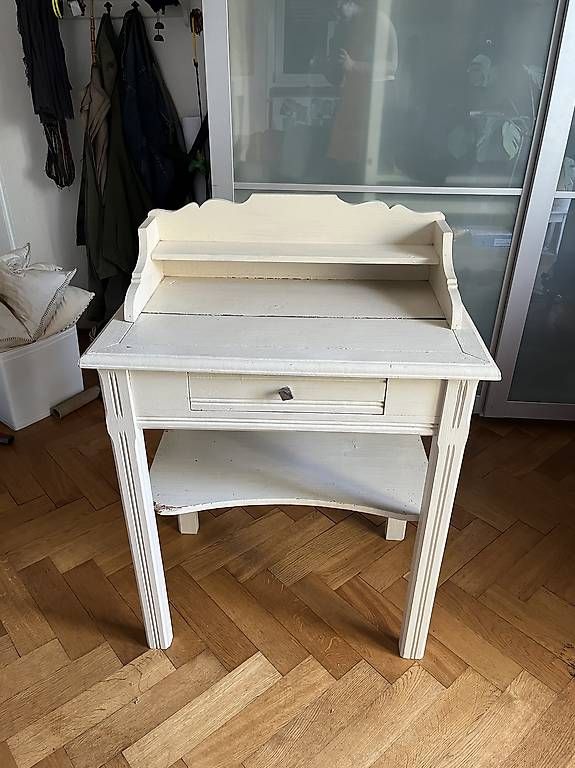 Tavoli: Kleiner Tisch mit Schublade  – Usato da Basel venduto da bur73