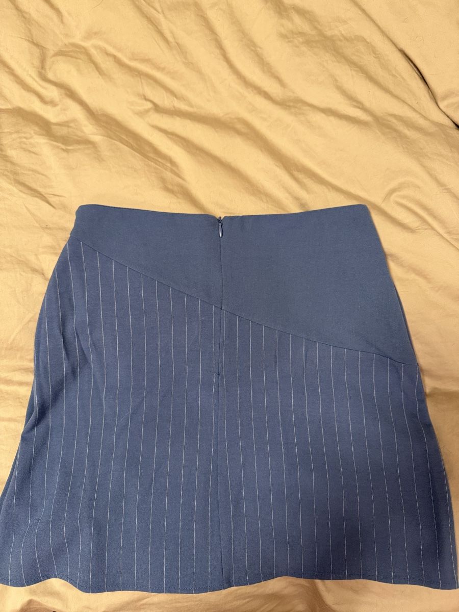 Lotti di vestiti: skirt and crop blazer set, size S/36 – Usato da Horgen venduto da Elizhadz 8