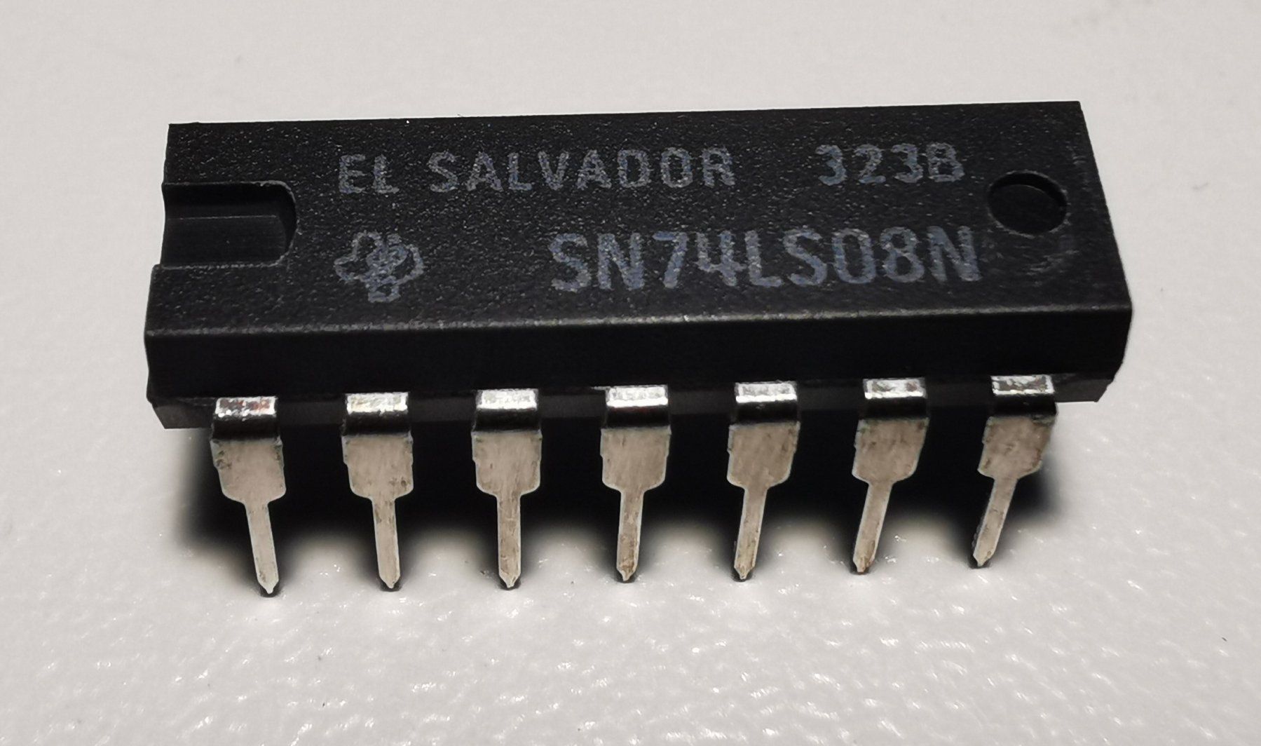 Componenti elettronici: SN74LS08N - 4 x 2 Input NAND Gates – Nuovo (secondo la descrizione) da Oberwangen b. Bern venduto da Vittorio0