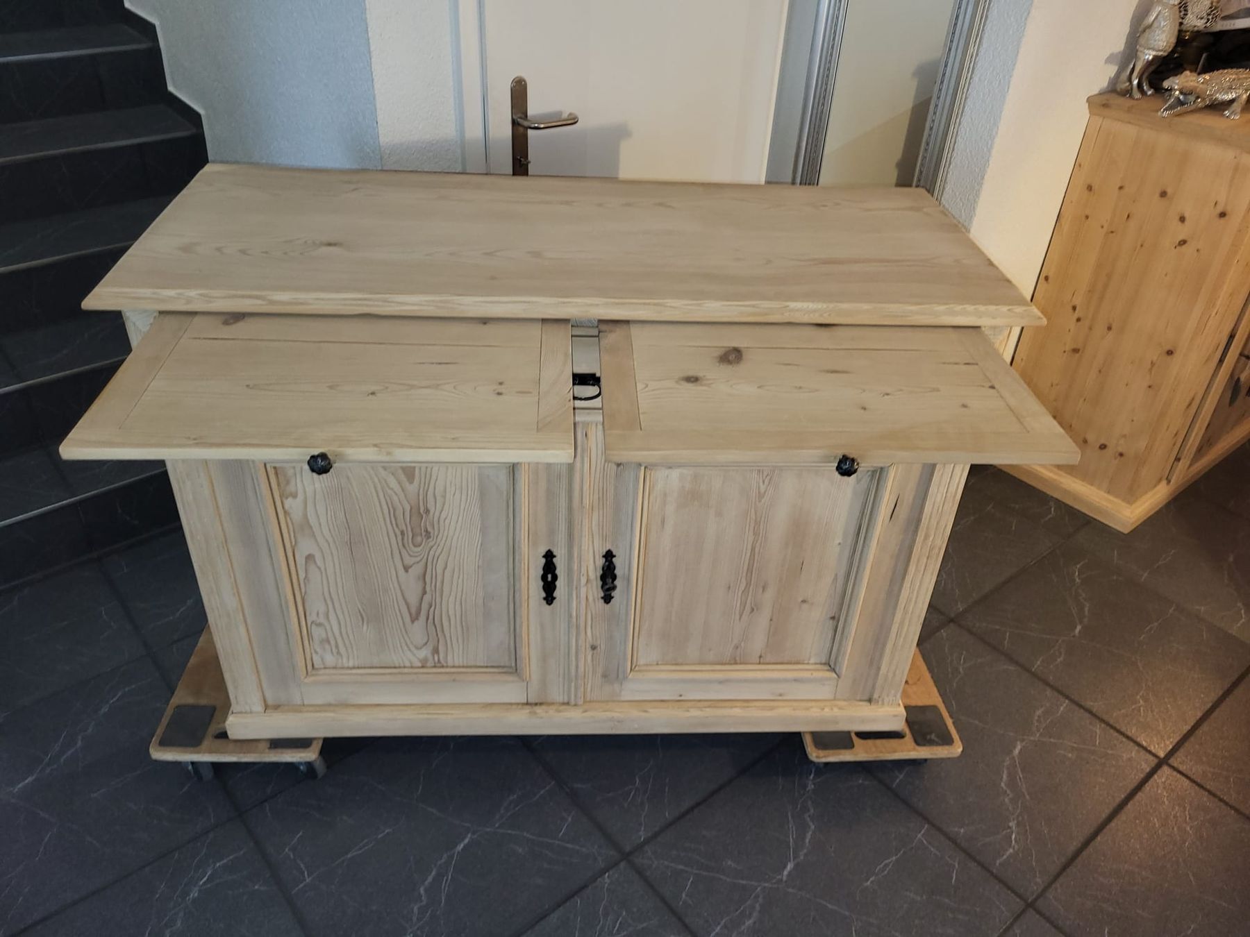 Commodes: Wunderschöne antike Kommode/Anrichte restauriert – D'occasion à Hofstetten SO par famburgert 8