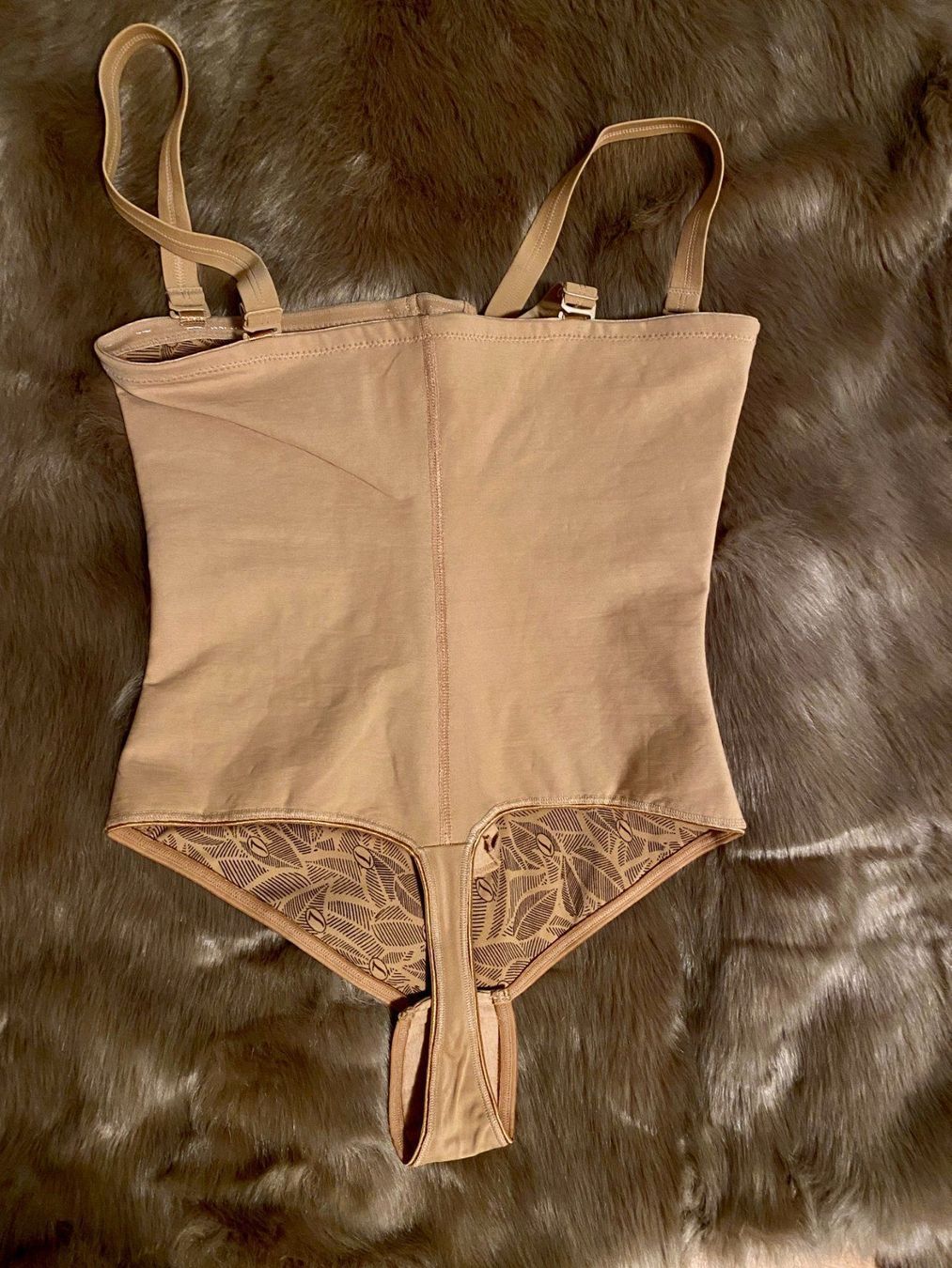 Altra biancheria intima: Trägerloser Body Shaper mit Thong M – Usato da Dübendorf venduto da Levintreyer 6