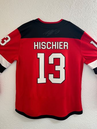 Nico Hischier Trikot mit original Unterschrift