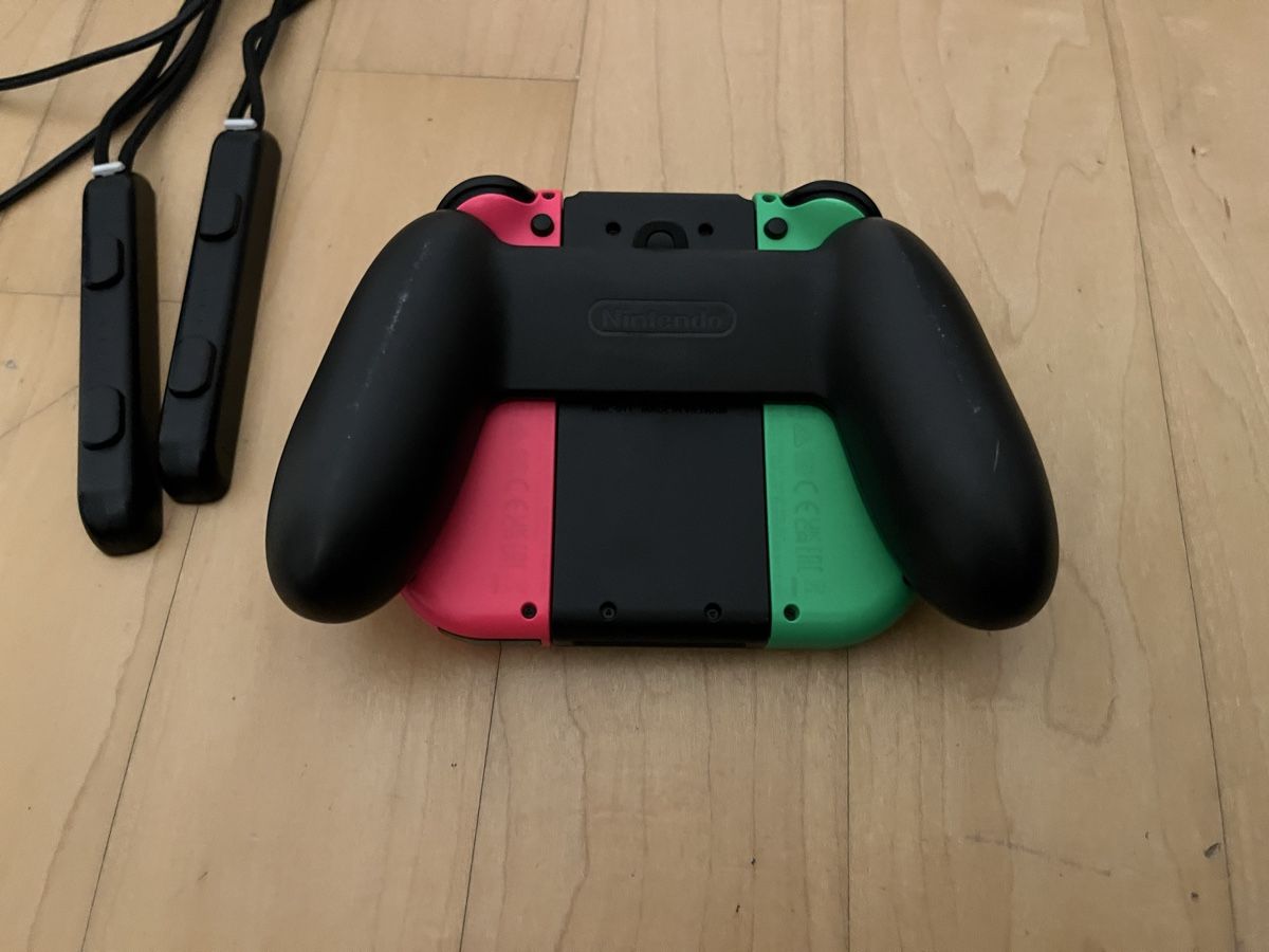 Nintendo Controller: Nintendo Switch Joy-Con Set mit Bigben Ladestation – Usato da Allschwil venduto da Manolictus 4