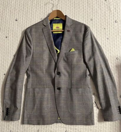 Stylish Men's Grey Check Blazer - Perfect for Spring Events!