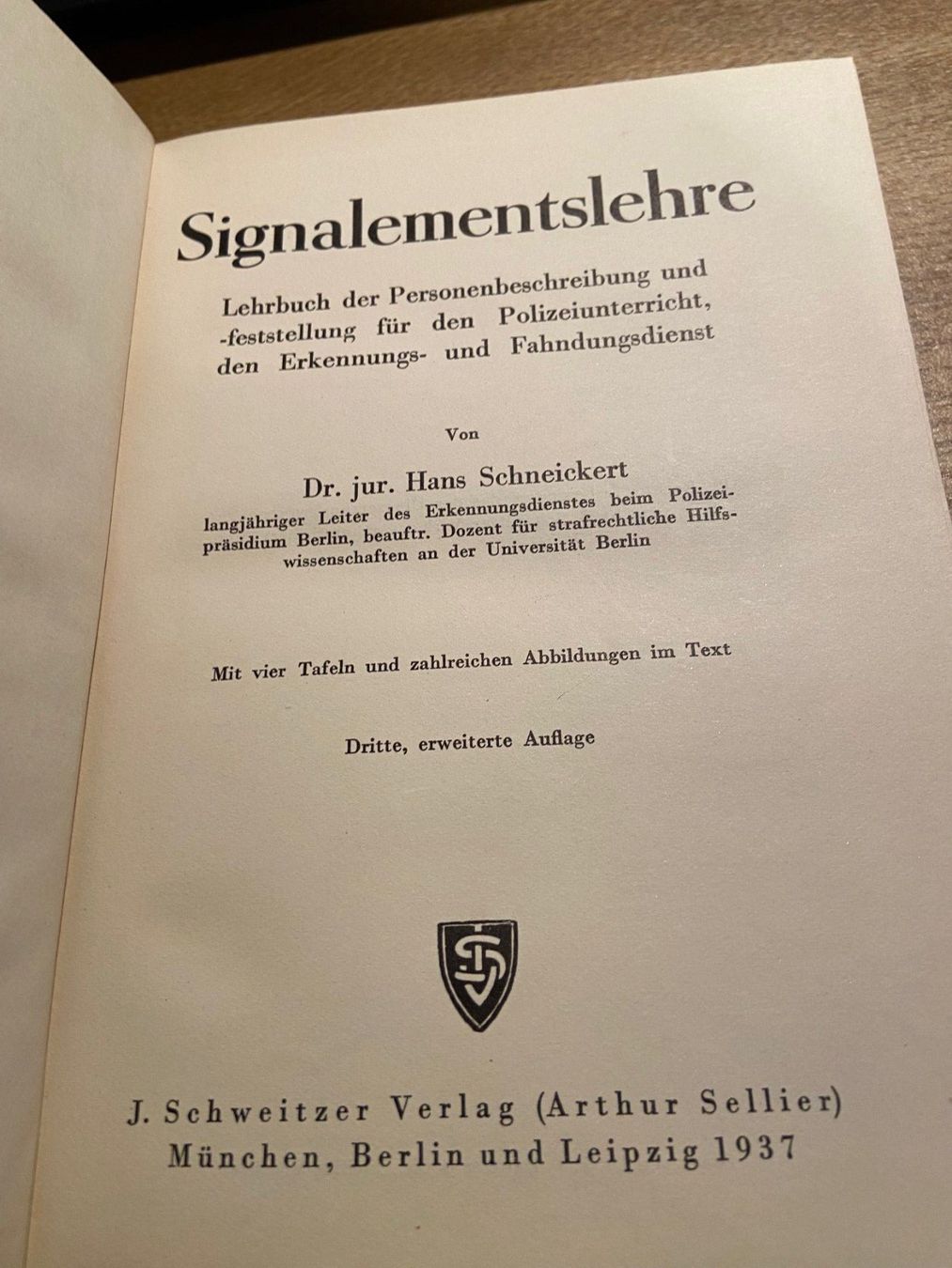 Libri: Signalementslehre Schneickert von 1937 – Usato da Salvenach venduto da Haeseli59 1
