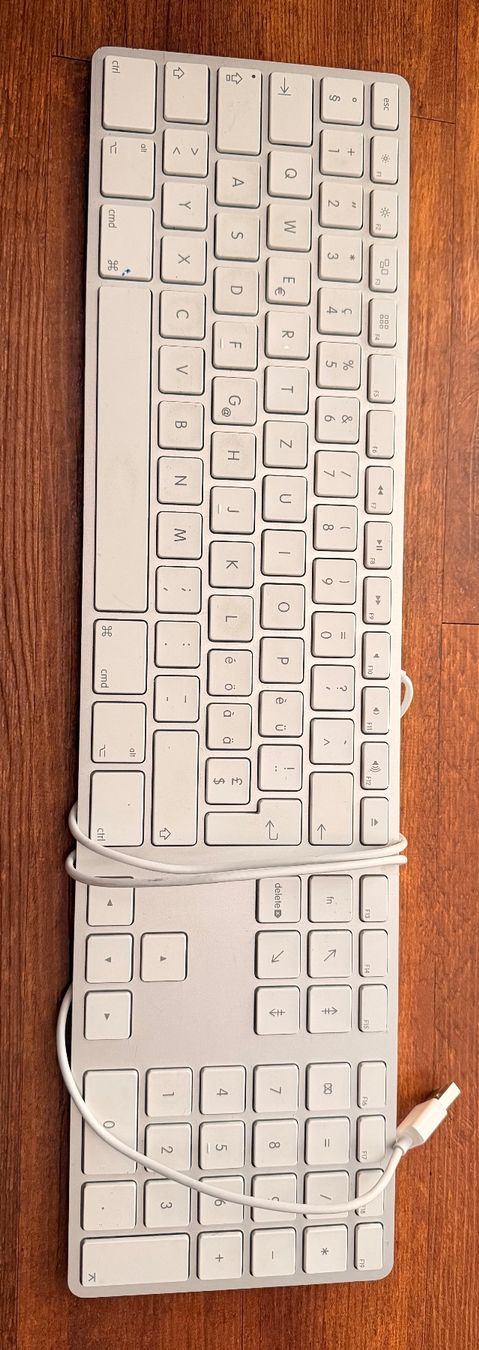 Apple Tastiere: Apple Tastatur gross – Usato da Lostorf venduto da Anuy