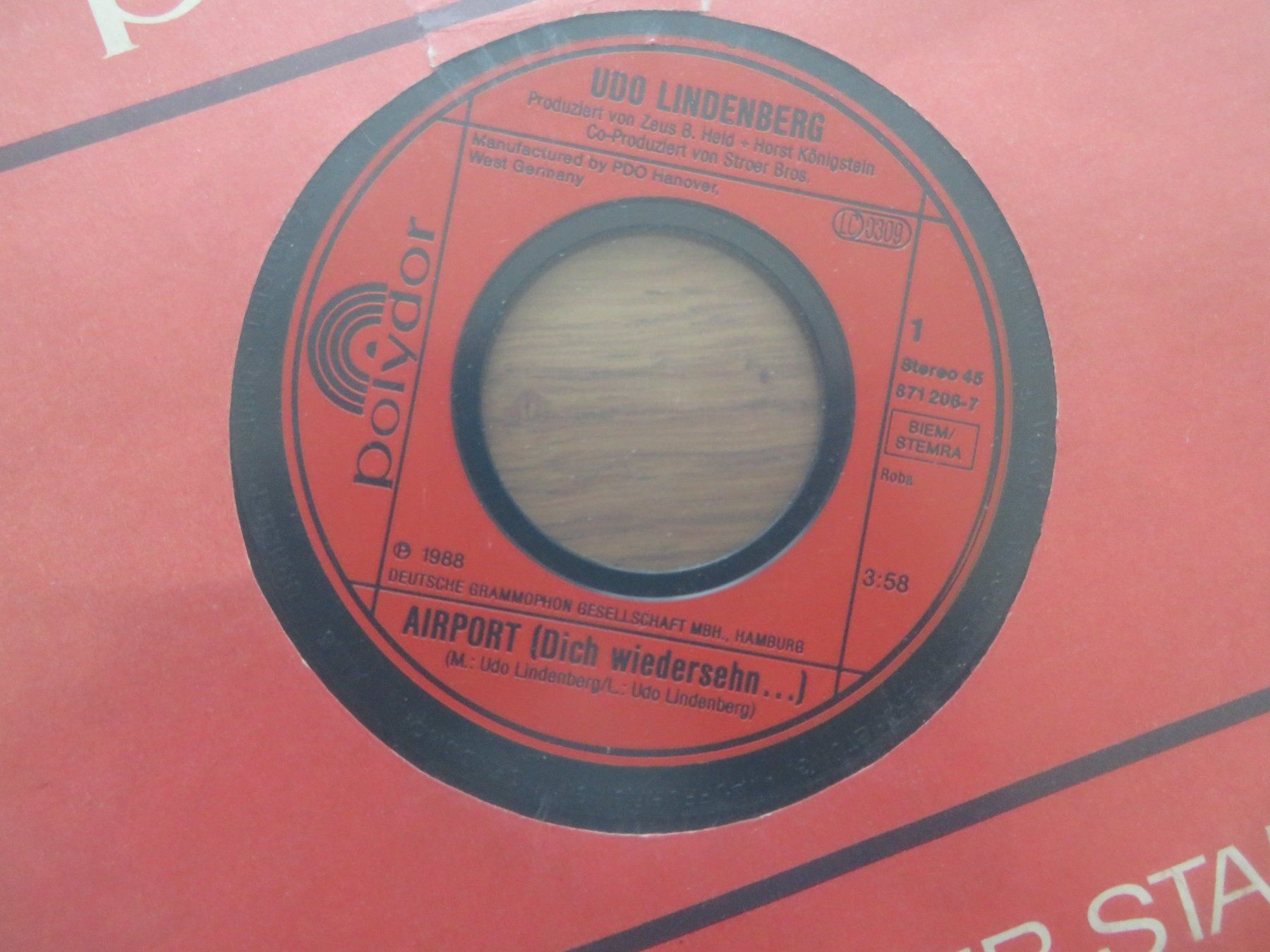 Dischi in vinile: Udo Lindenberg - Airport / Es war einmal eine Liebe Single – Nuovo (secondo la descrizione) da Zürich venduto da max_cp5f 1