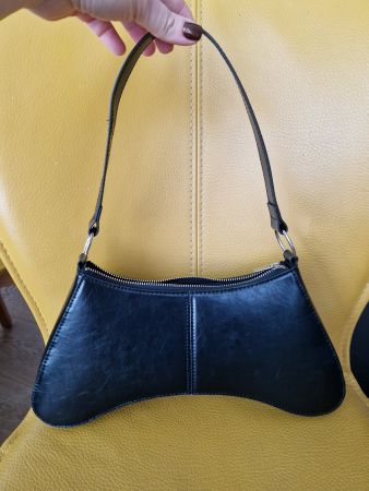 H&M Schwarze Handtasche – trend!