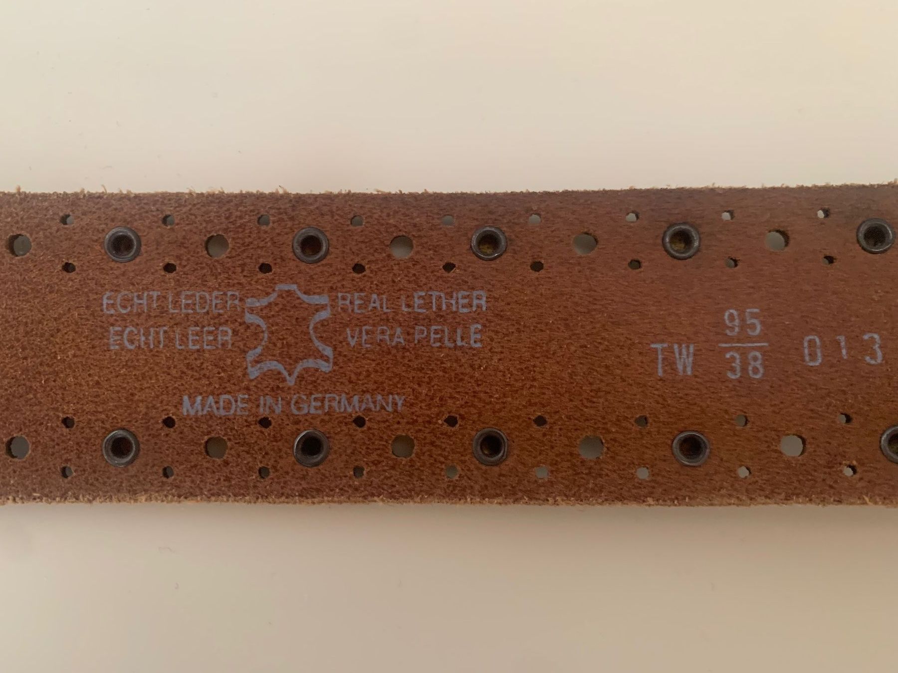 Cinture: Leder Gürtel Paul & Joe Grösse 90 & 95 – Usato da Rüschlikon venduto da Brixen07 5