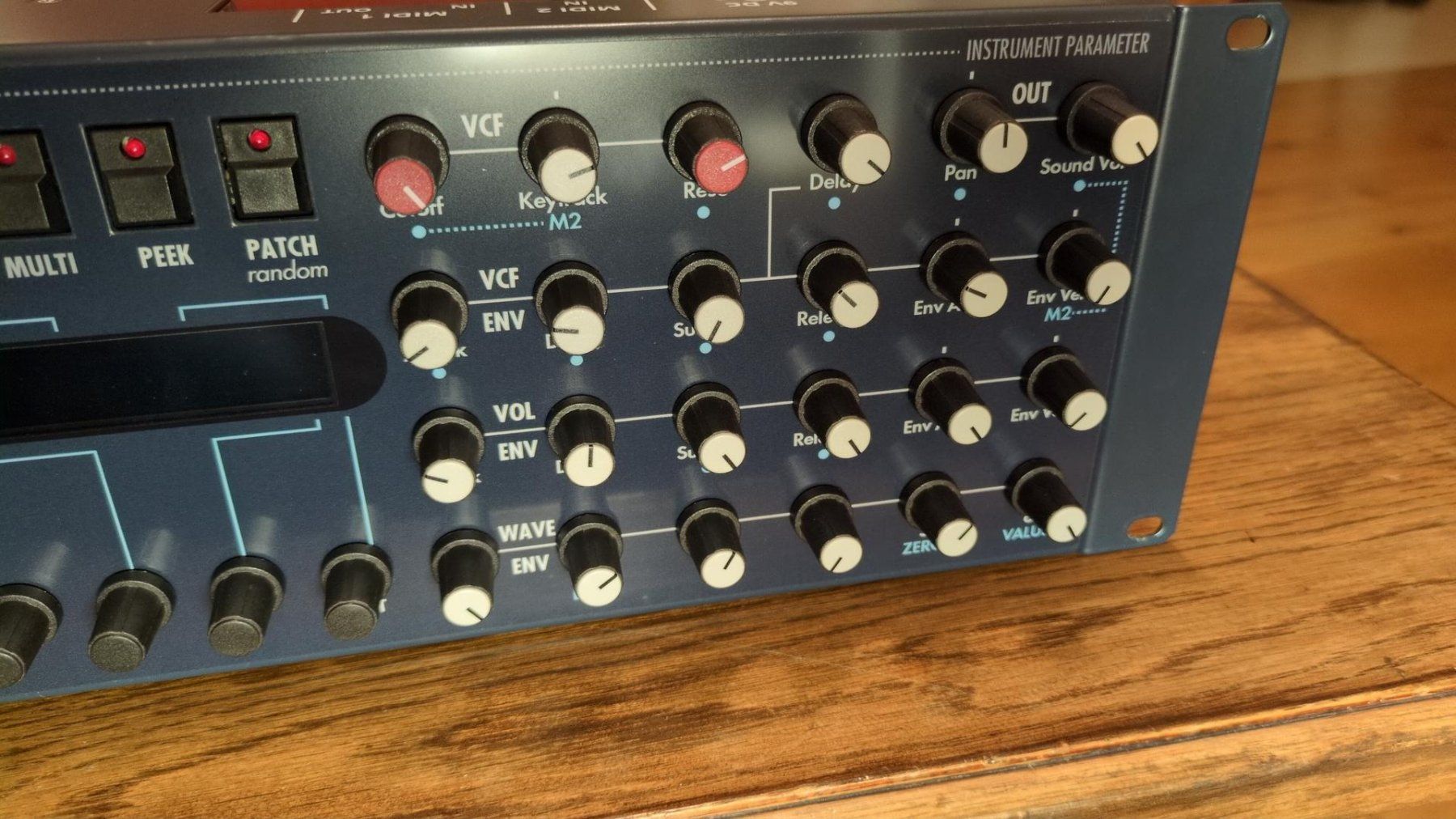 Waldorf Strumenti musicali: Waldorf Microwave rev. A + Stereoping Synth Programmer – Usato da Vevey venduto da OddEcho 9
