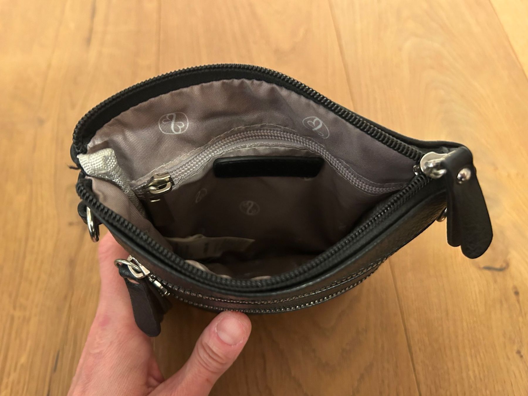 Taschen für Damen: Umhängetasche schwarz EMILY & NOAH Emma klein – Neu (gemäss Beschreibung) aus Grub AR von DukeStatham 4