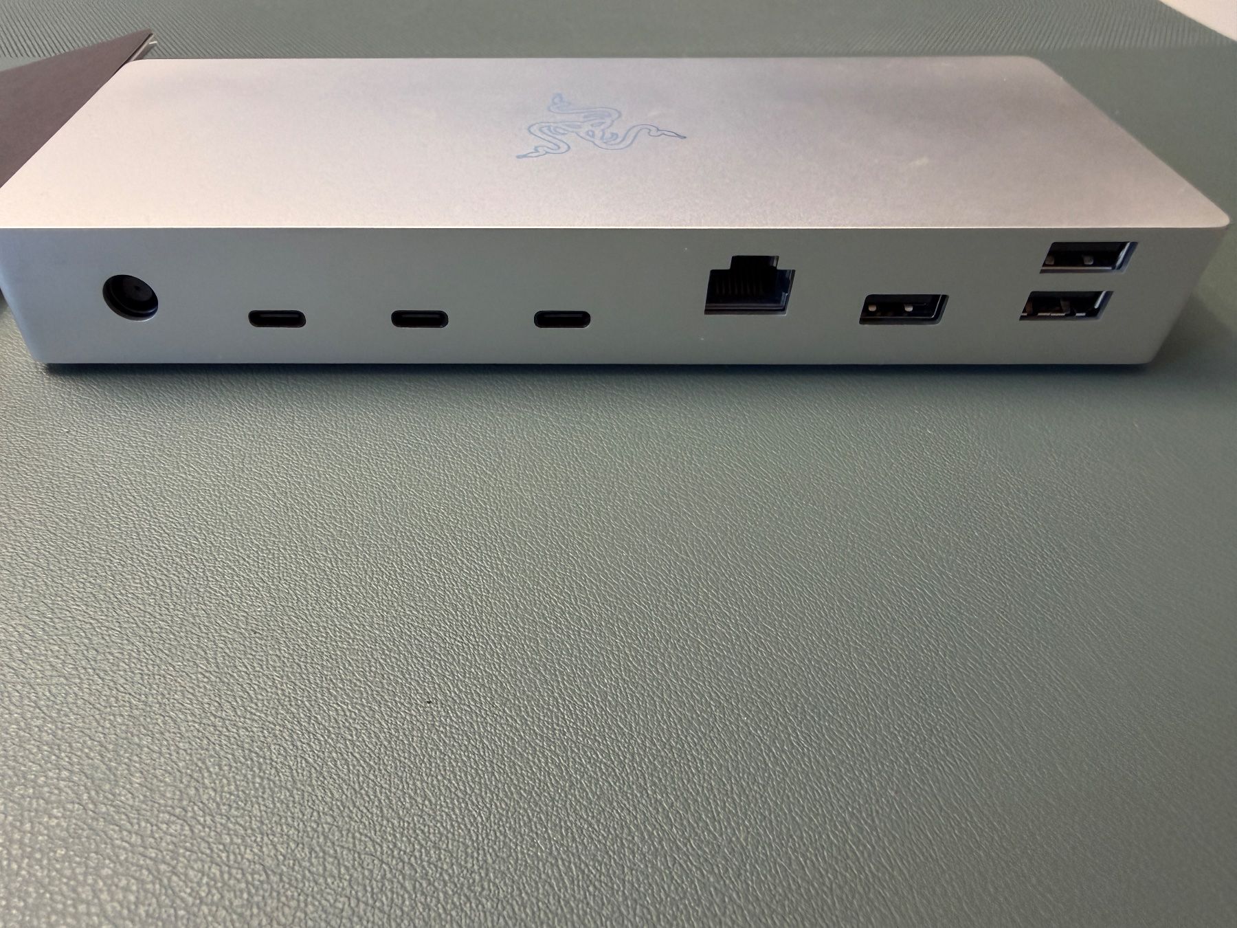 Razer Docking station: Razer Thunderbolt 4 Dock Mercury Edition - Aluminium - 10 – Usato da Grabs venduto da apple.genius.me 2