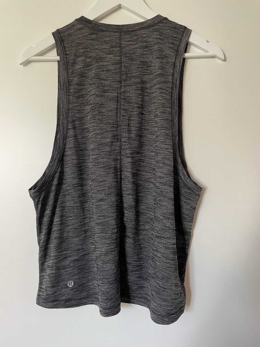 Lululemon Top: lululemon top grau meliert grösse m – Usato da Hettlingen venduto da Gaborrelli 1