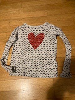 Pulls et sweat-shirts: Pull léger t.128 – D'occasion à Boudry par Lamue01