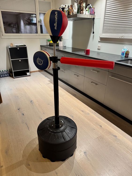 SportNow Boxständer mit Punchingball (Gebraucht) in Herrenschwanden für ...