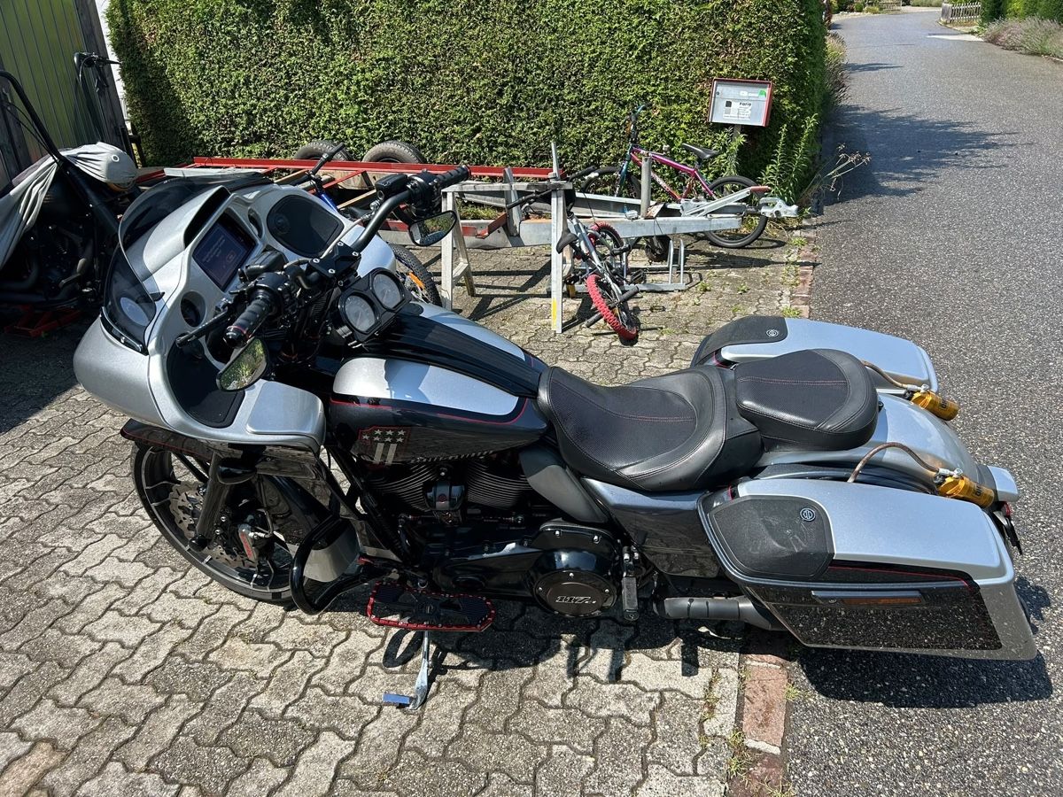 Harley-Davidson Touring: Harley Davidson Road Glide CVO – Gebraucht aus Bonaduz von JRK 2