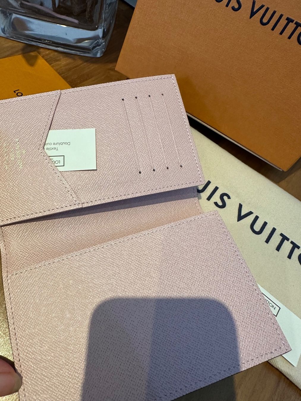 Louis Vuitton Borse da donna: Louis Vuitton Passportholder Neu-Fullset – Nuovo e nell'imballaggio originale da Hittnau venduto da LuxAndMore 2