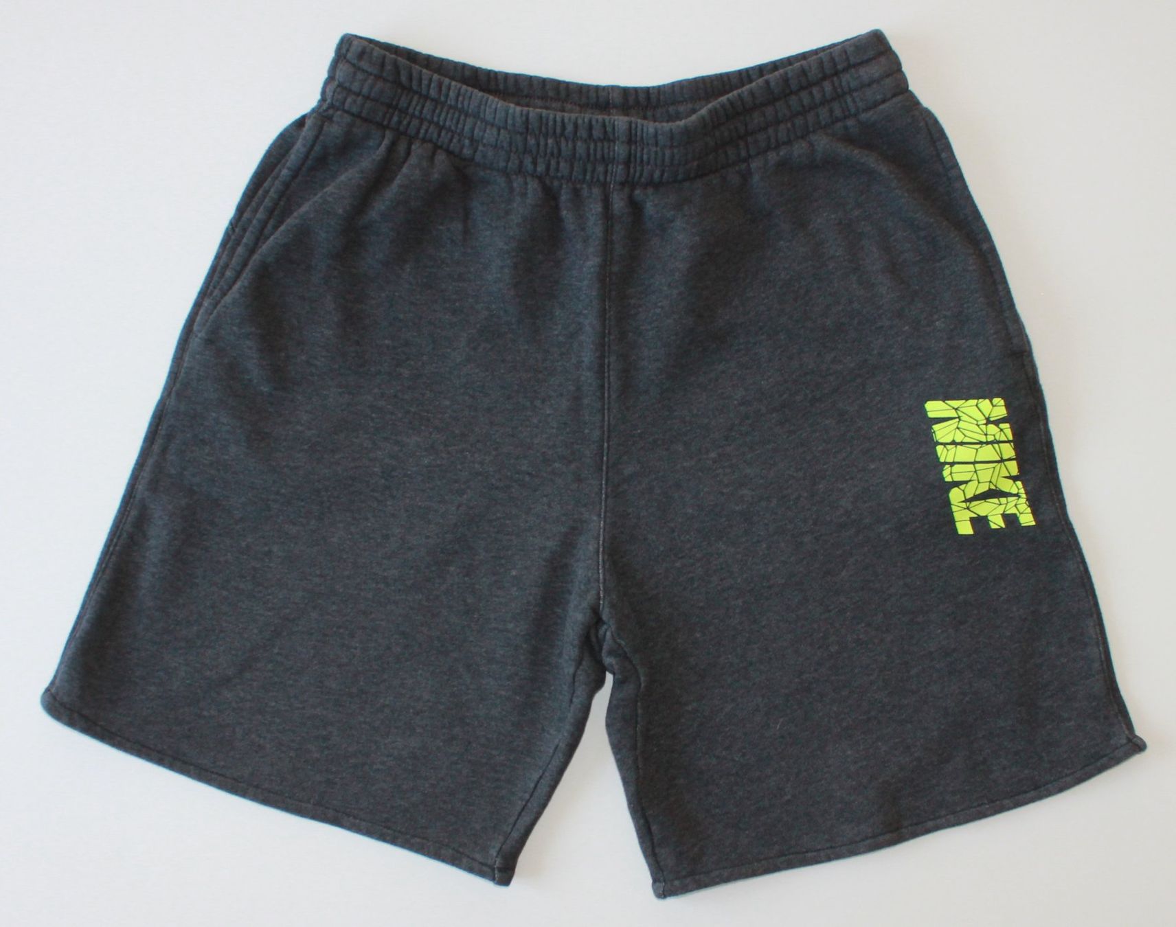 Nike Pantaloni: Short Nike t. 158 - 170 – Usato da Peseux venduto da Gilloss 1