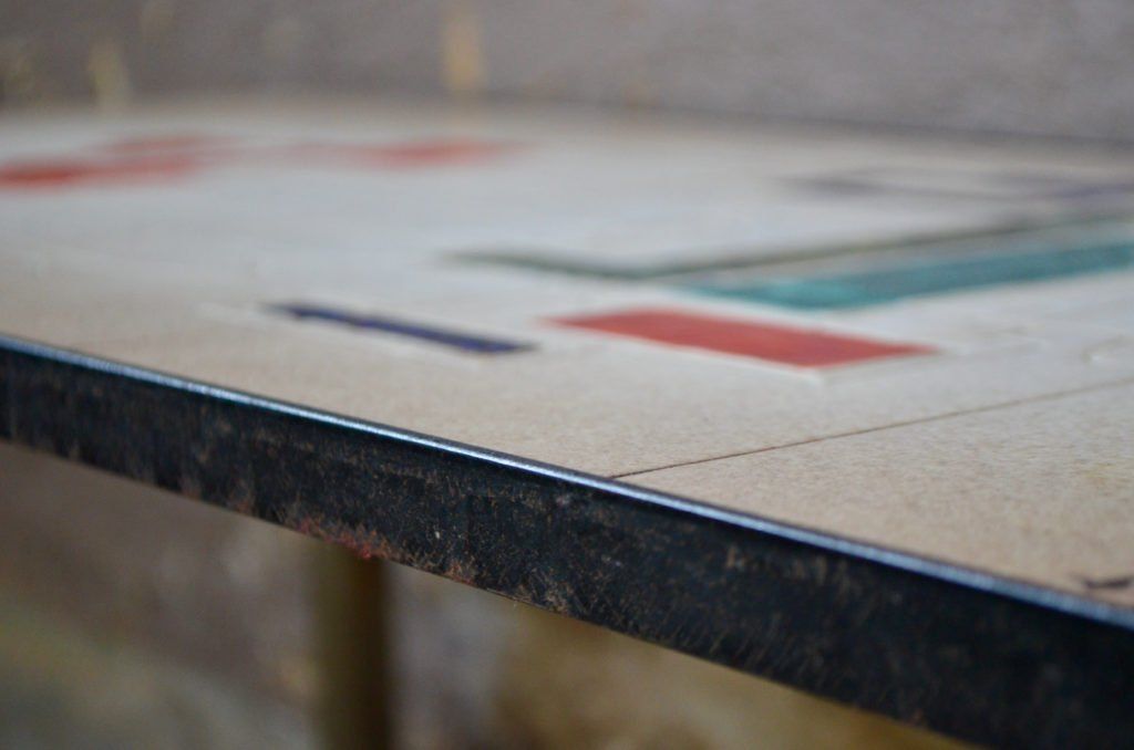 Tavoli: Table basse en céramique au décor abstrait multicolore – Usato da COLMAR venduto da Sophiebellelurette 2