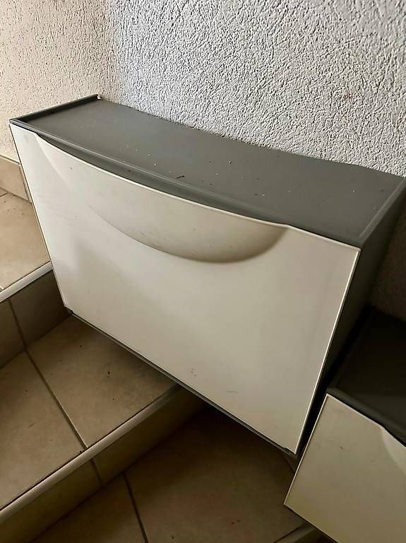 Regale: Hängeschuhregal – Gebraucht aus Muttenz von mae_r67m 1