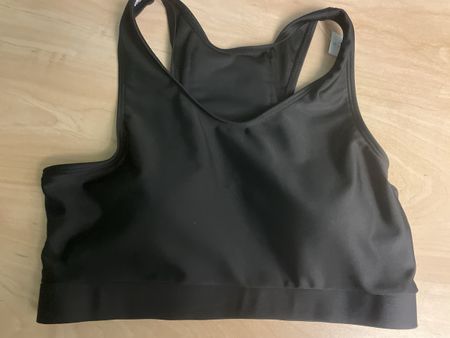 Schwarzer Sport-BH mit Polstern für den Sommer, Gr. M Neu